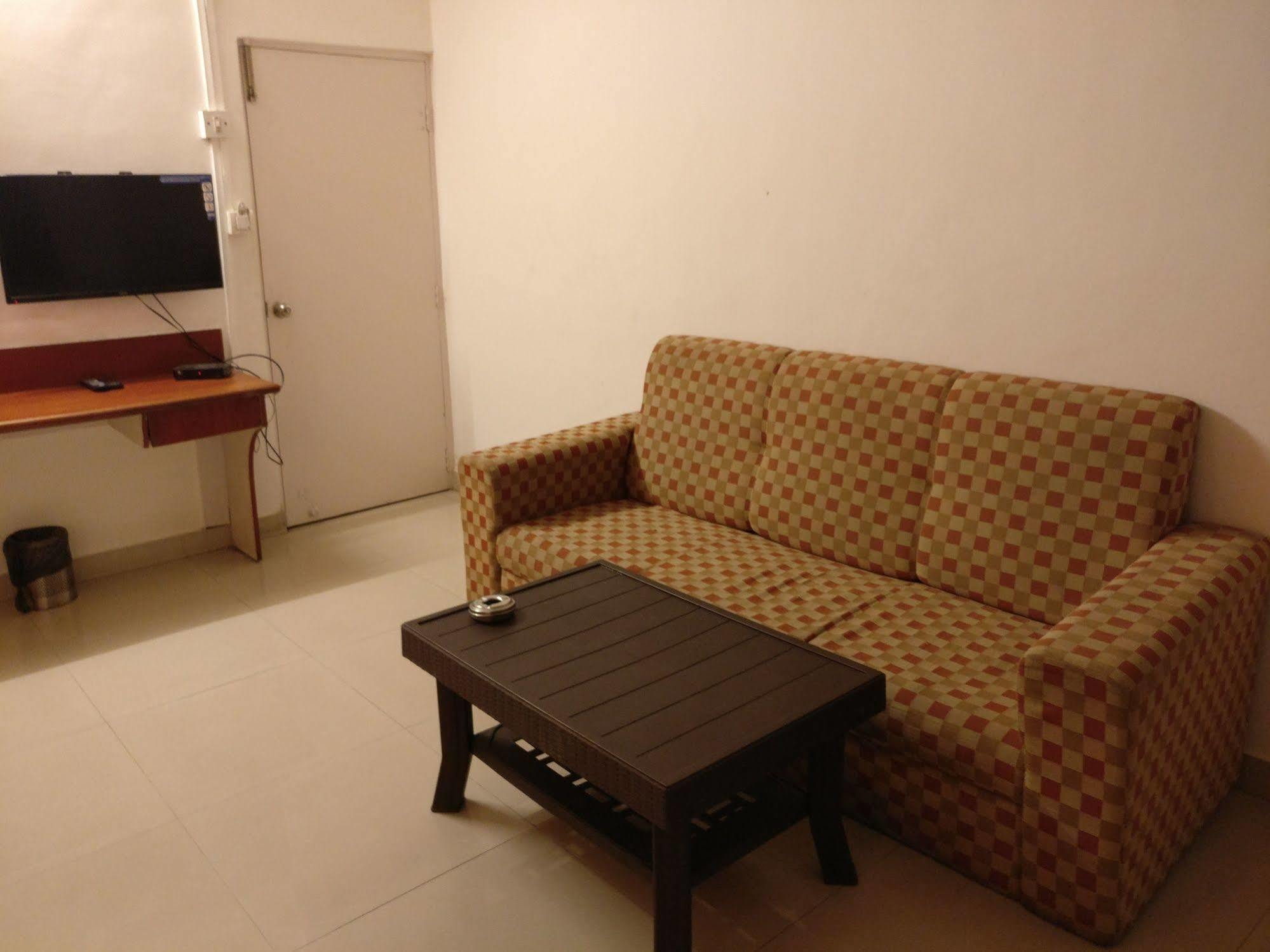 OYO 1065 Hotel HMR Royal Inn Pune Exterior foto
